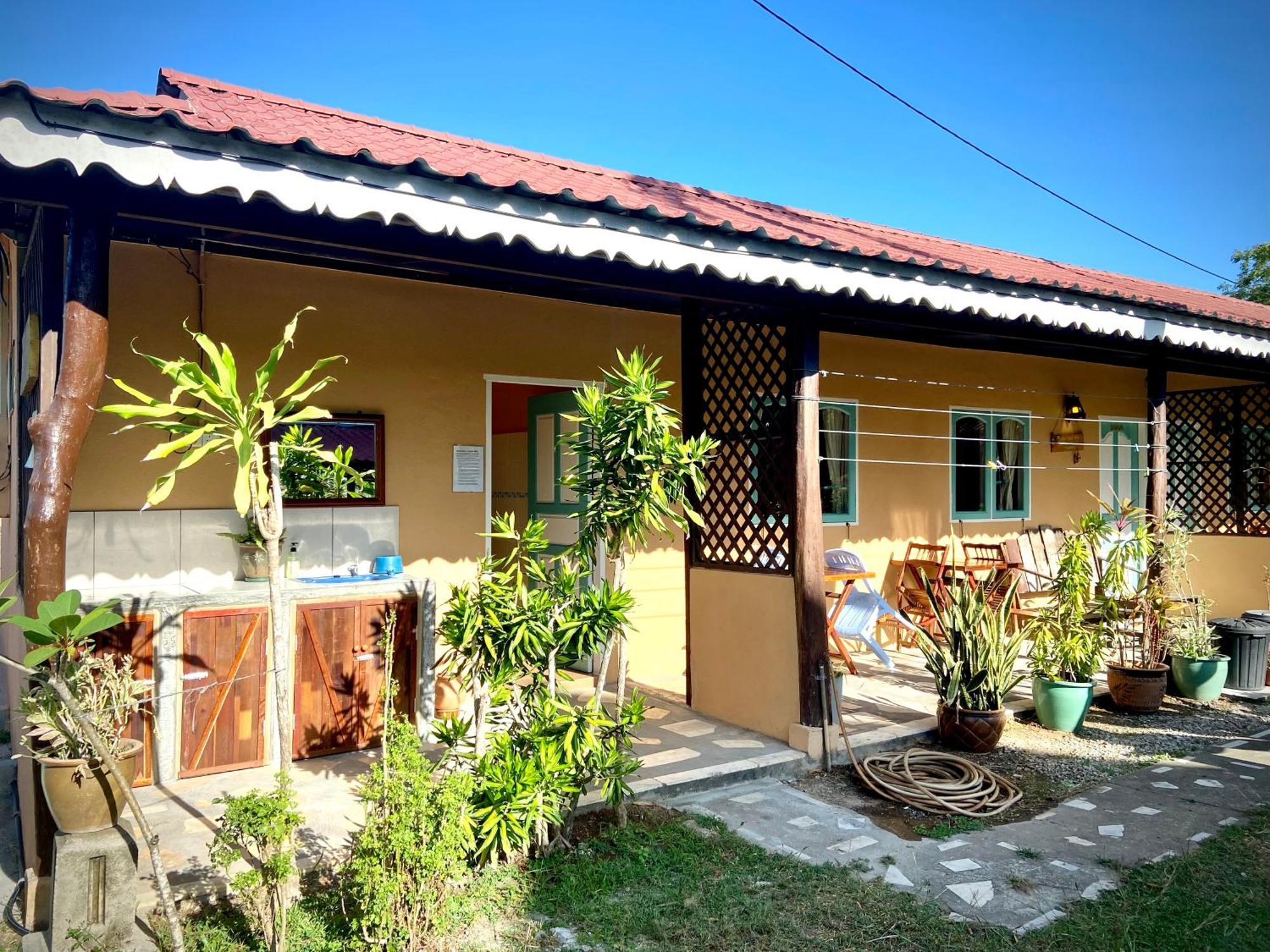 Soluna Guest House Pantai Cenang  Eksteriør billede