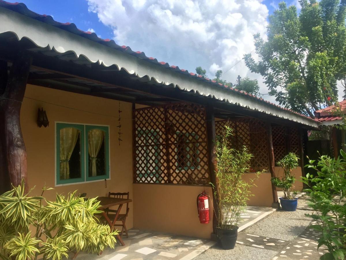 Soluna Guest House Pantai Cenang  Eksteriør billede